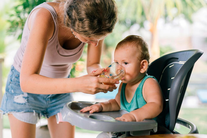 Mom Stands Her Ground As Hungry Toddler Tries To Steal Her Lunch, But She Refuses To Share