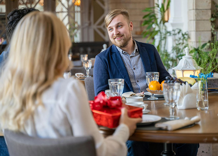 Woman Finds Out Why BF Doesn’t Want To Introduce Her To His Friends, Considers Ending Everything