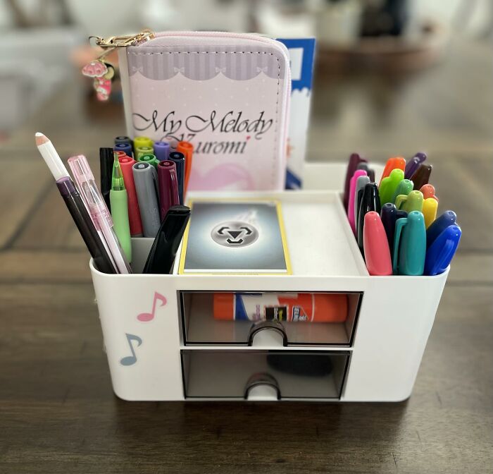 Your Coworkers Will Be Green With Envy When They See Your Perfectly Organized Desk, Thanks To This Marbrasse Pen Organizer 