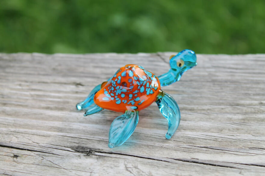 I Made Cute Glass Turtle Figurines In Different Colors (8 Pics)