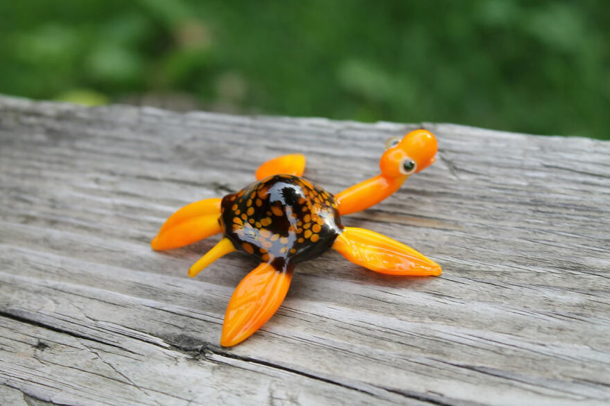 I Made Cute Glass Turtle Figurines In Different Colors (8 Pics)