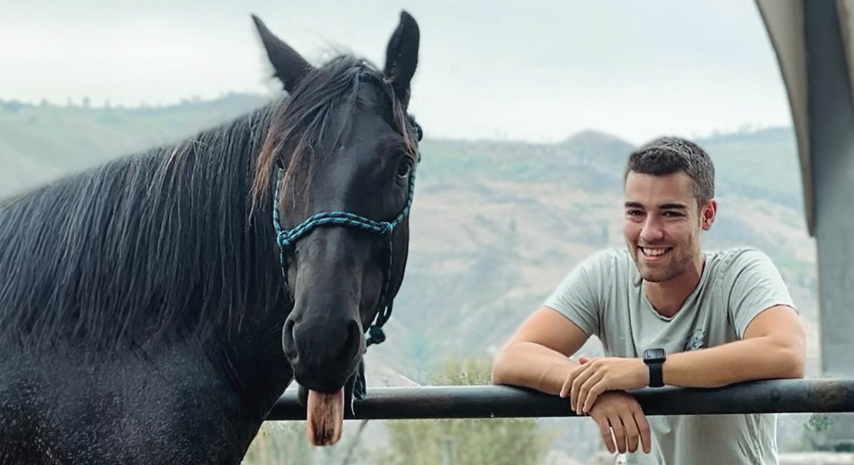 A Special Bond Between A Rescue Horse And His Owner’s Fiancé Is Melting Hearts On The Internet