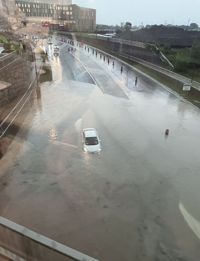 Consecuencias de la tormenta de hoy cerca de la Universidad York de Markham