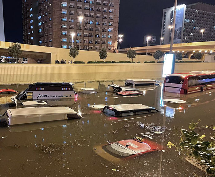 Efecto de un diluvio en Emiratos Arabes