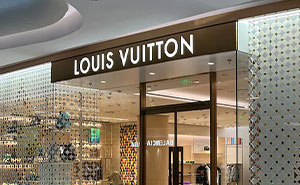 Woman’s Brutal Prank On “Rude” Louis Vuitton Staff Hailed As “Revenge Of The Year” Online