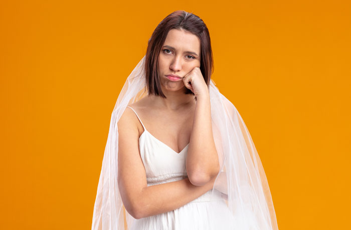 15YO Ruins Dress By Making It Emo Despite It Being Bought For Her Sister’s Wedding, Gets Uninvited