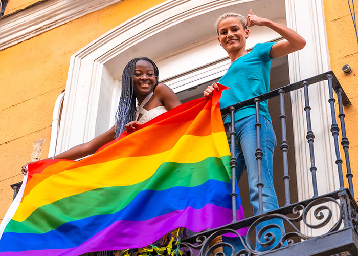 Neighbor Goes Above And Beyond To Break A Same-Sex Couple Up, Starts A War He Can’t Win