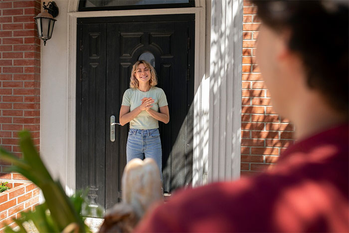 Ex-Homeowners Show Up To See Former House, Get A Reality Check When Woman Doesn't Let Them In