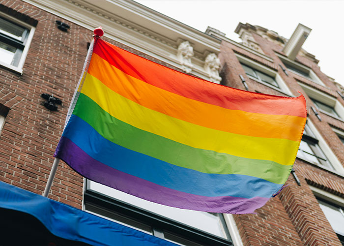 Neighbor Goes Above And Beyond To Break A Same-Sex Couple Up, Starts A War He Can’t Win