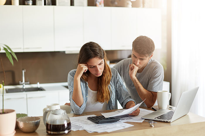 “Not My Money”: Man Starts A Fight After Stay-At-Home Wife Spends $950 On Groceries