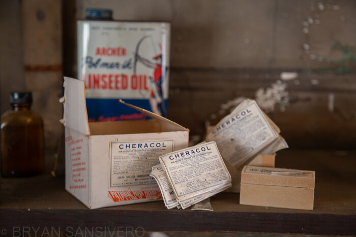 This Forgotten Pharmacy Is A Time Capsule From The Past (15 Pics)