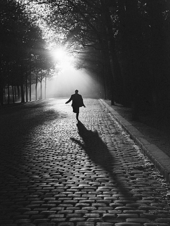 L'uomo Che Corre. Paris, Photo By Sabine Weiss, 1953