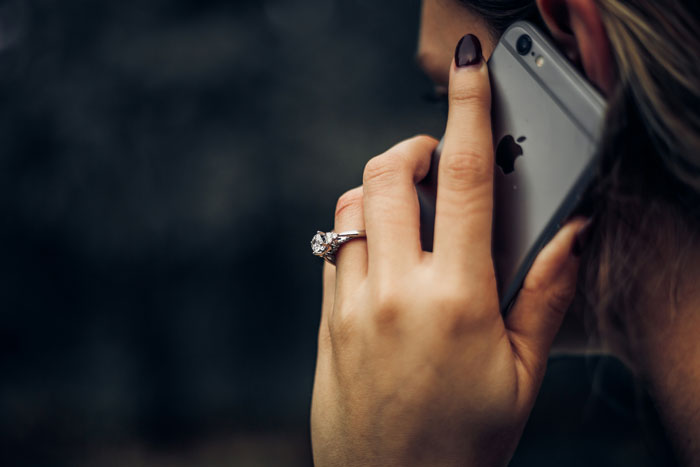 30 Of The Most Unhinged And Disturbing Voicemails People Have Ever Received