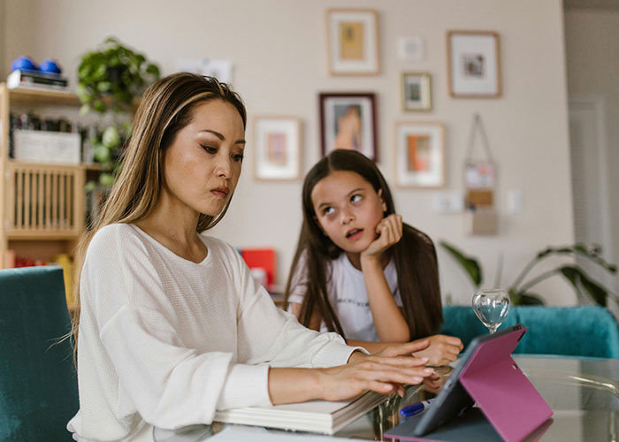 Sister Kicks Out Brother And His Family After They Refuse To Follow Her House Rules