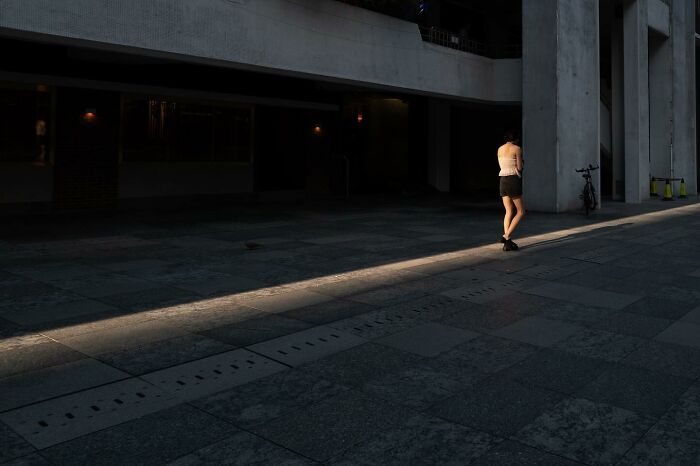 Street Photographer Captures Accidental Photo Opportunities (21 New Pics)