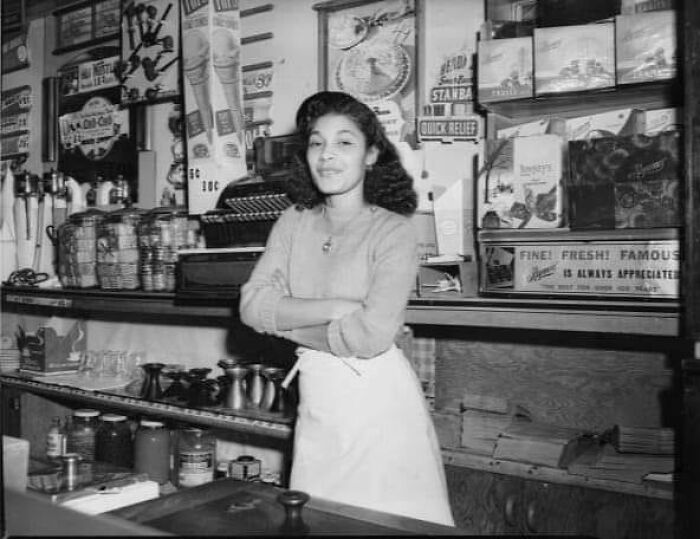 In Pennsylvania During The 1940s, Charles Teenie Harris's Photo Captured A Server Behind The Counter Of A Soda Fountain