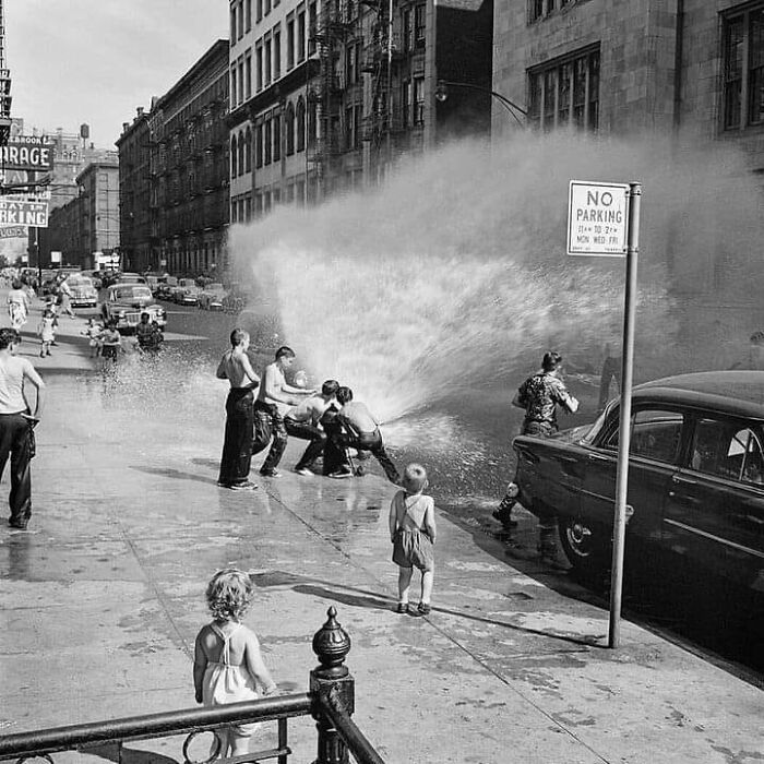 New York City's Summer Street Life In 1954