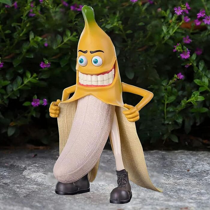 This Flashing Banana Garden Statue Is So Bright, It'll Make The Sun Jealous! 