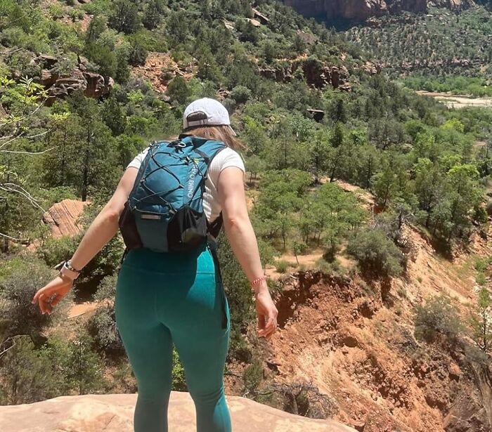 No More Stopping For Water Breaks! This Running Backpack With Water Bladder Will Keep You Hydrated And On The Move, So You Can Focus On Crushing Your Goals