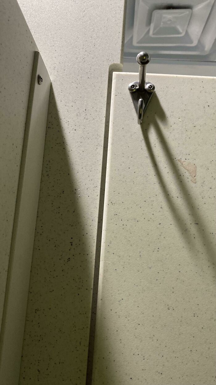 Bathroom Stall Door With No Crack In Between