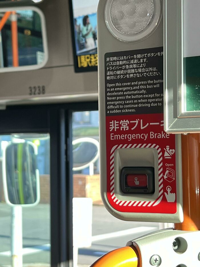 Este autobús en Japón tiene un freno de emergencia que los pasajeros pueden activar si el conductor queda incapacitado