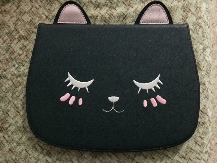 Can You Tell By It's Design And Appearance That It's An iPad Cover And Not Really A Handy Bag Or A Purse 😄🤣