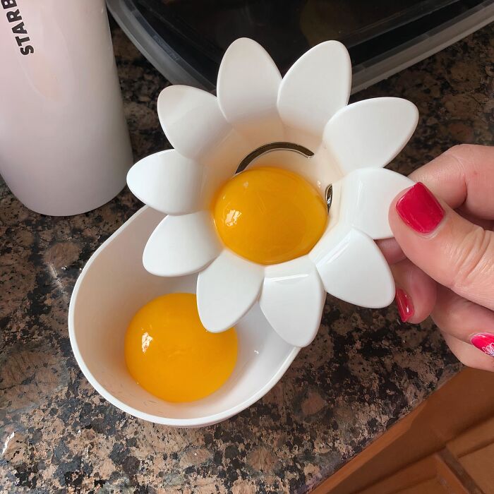 Separate Eggs Like A Pro With This Cute Daisy Egg Separator