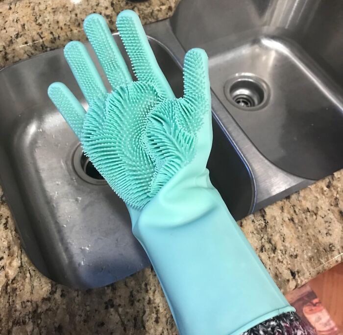 Get Your Hands On The Magic: Silicone Scrubber Gloves That Make Dishwashing Fun And Easy!