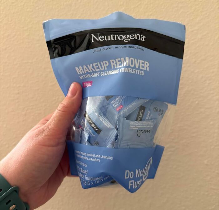 Mascara Meltdown? Winged Eyeliner Gone Rogue? These Neutrogena Makeup Remover Wipes Are Your Beauty 911