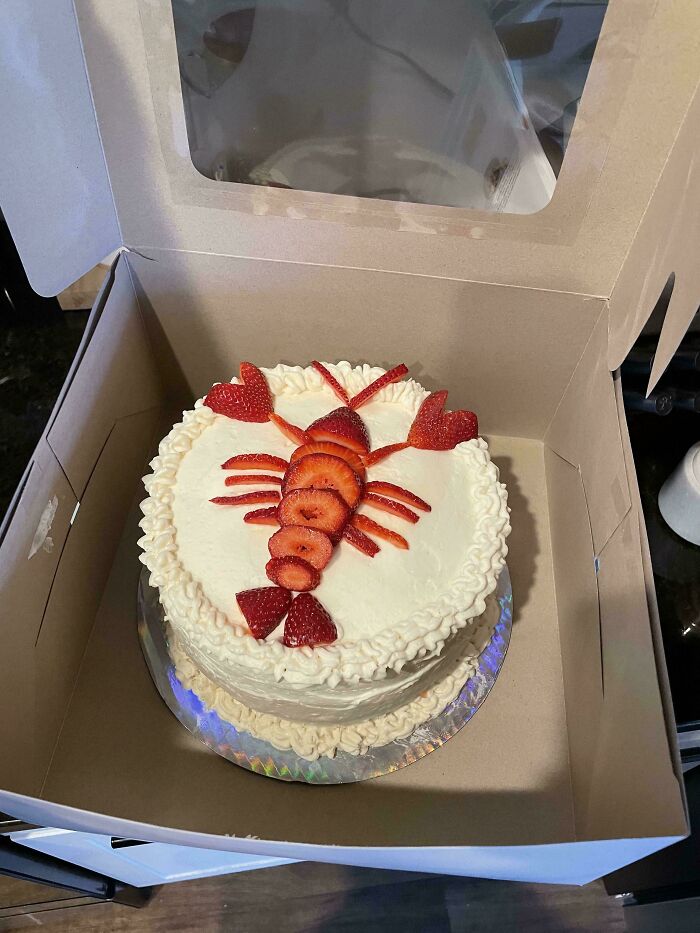 The Strawbster Cake 🦞🍓