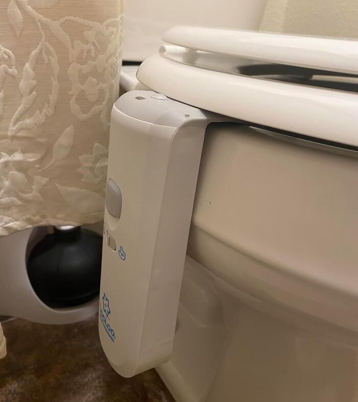 The Automatic Touchless Toilet Air Freshener That Keeps Things Smelling Clean Without Lifting A Finger