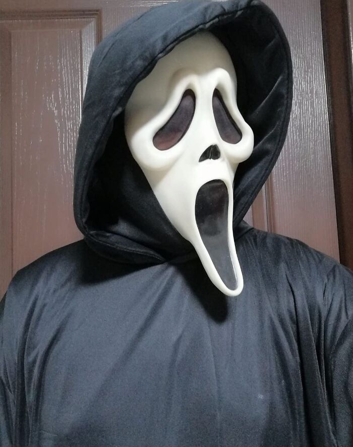 Dial Up The Terror And Become The Face Of Halloween Horror In This Iconic Classic Scream Mask 