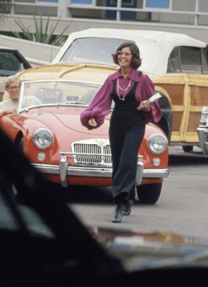 Feelin’ Groovy: Fascinating Vintage Color Picture Of High School Fashion Across America In 1969