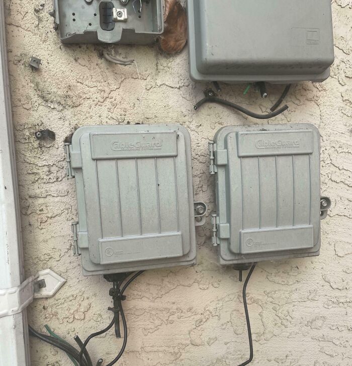 Asked My Landlord To Fix My Utility Lines. She Cut Them All Off Now I Don’t Have Wi-Fi Or Phones. She Doesn’t Care Either. I’m In Canada And This Is My Very First Time Renting