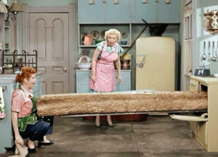 The Bread In This 1952 Episode Of I Love Lucy Was Real And Custom-Made By A Los Angeles Bakery. After Filming, It Was Shared With The Cast, Crew, And Audience