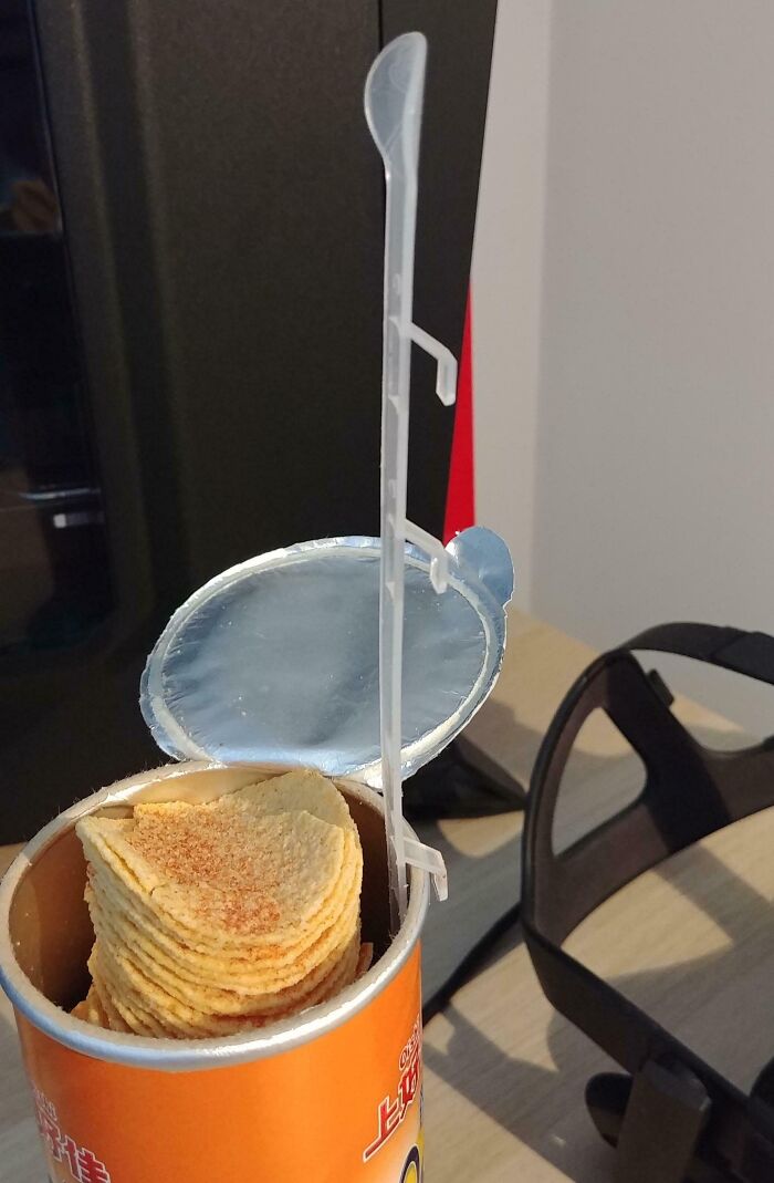 My Knock-Off Pringles Came With A Chip Lifter 