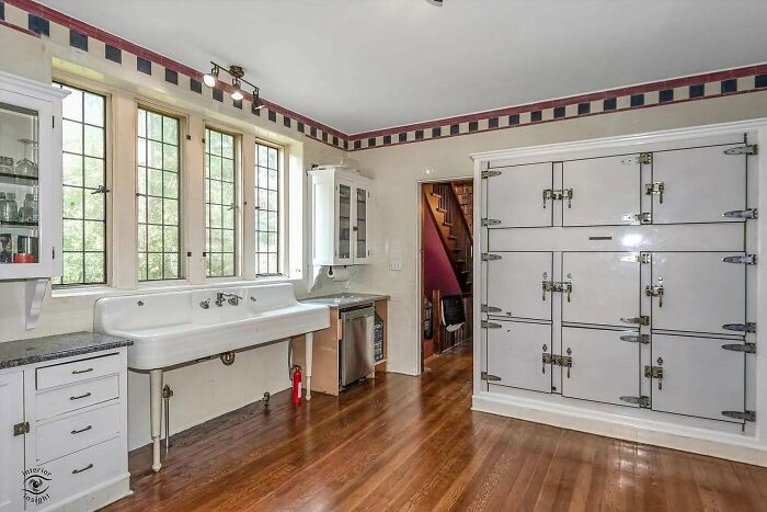 1934 Chicago Mansion Still Has Its Original Jewett Custom Built-In Refrigerator