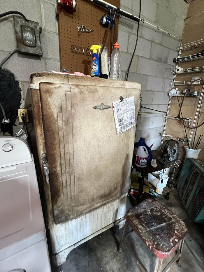 My Grandpa’s 85-Y.o. Frigidaire From 1938 Still Works!