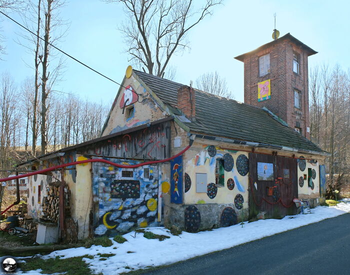 Surrealistic Firehouse, Czech Republic