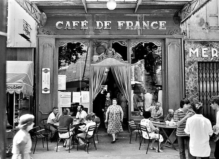 Photo By Willy Ronis - Le Café De France, L'isle-Sur-La-Sorgue (Vaucluse), 1979