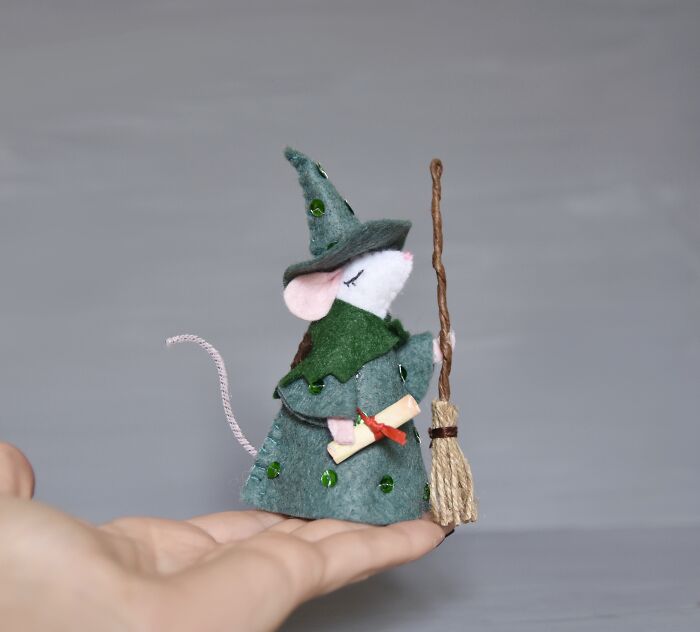 These Little Hand-Stitched Witchy Mice Are So Much Fun To Make (7 Pics)