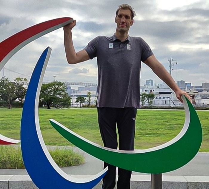 Paralympian Has To Sleep On The Floor Because He’s The World’s Second-Tallest Man