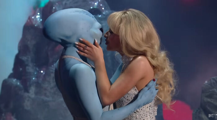 Sabrina Carpenter Stuns Fans By Making Out With An Alien On Stage At 2024 MTV VMAs