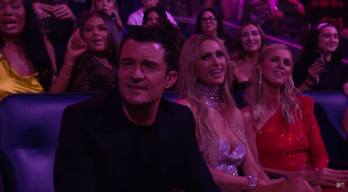 Orlando Bloom’s Confused Face During Katy Perry’s VMA Performance Has Fans In Stitches