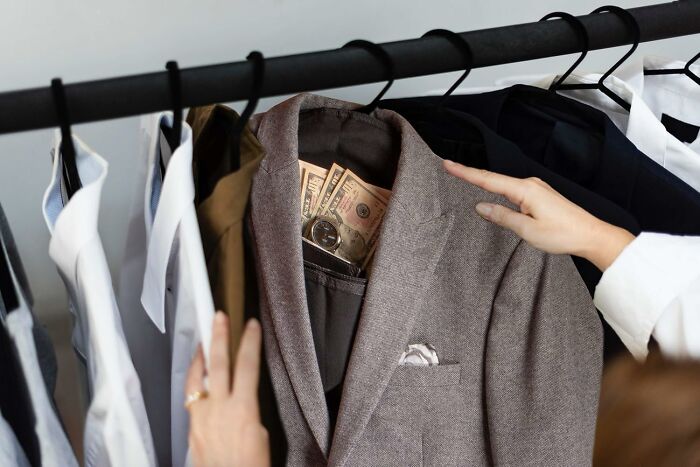 Think Your Closet Is Just For Clothes? Think Again! This Hidden Pocket Safe Is The Ultimate Disguise For Your Precious Belongings