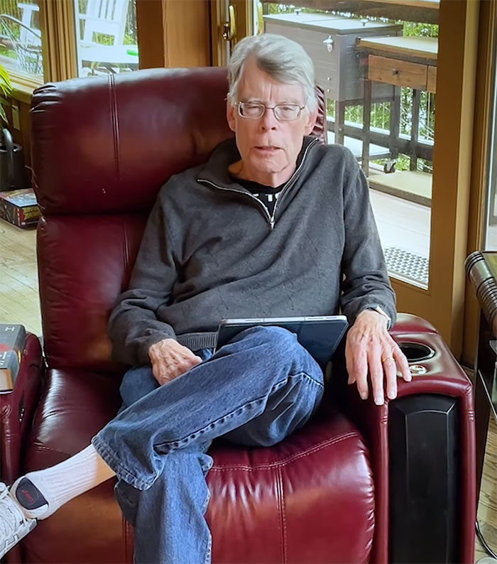 “You’re Lying”: Stephen King Sparks Debate With Outrage Over Florida “Banning” 23 Of His Books