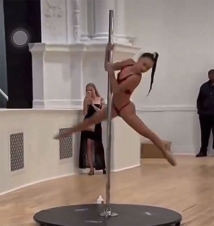 Bridgerton-Themed Ball Goes Viral After Going “Bust” With No Food, Cheap Decor, And Pole Dancer