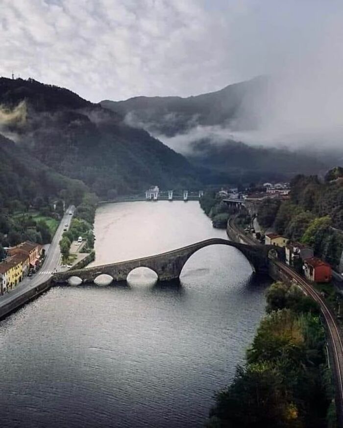 Devil's Bridge, Or *ponte Della Maddalena*, Is A Stunning Medieval Stone Bridge In Borgo A Mozzano, Tuscany, Italy