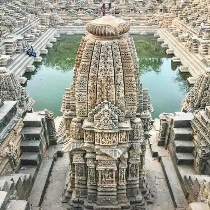 Templo del Sol en Modhera, India, construido en 1026