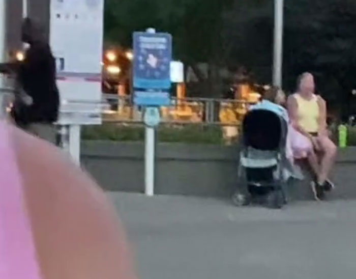 Parents Mindlessly Abandon 5YO To Go On Carnival Ride, Upstanding Stranger Goes To Protect Her